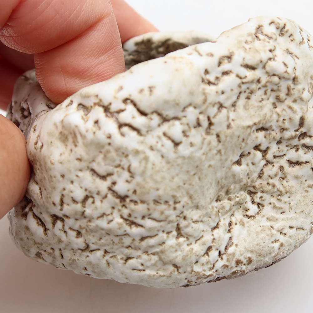 Keramische schaal  6 x 6 x 5 cm, bruin-witte kleur