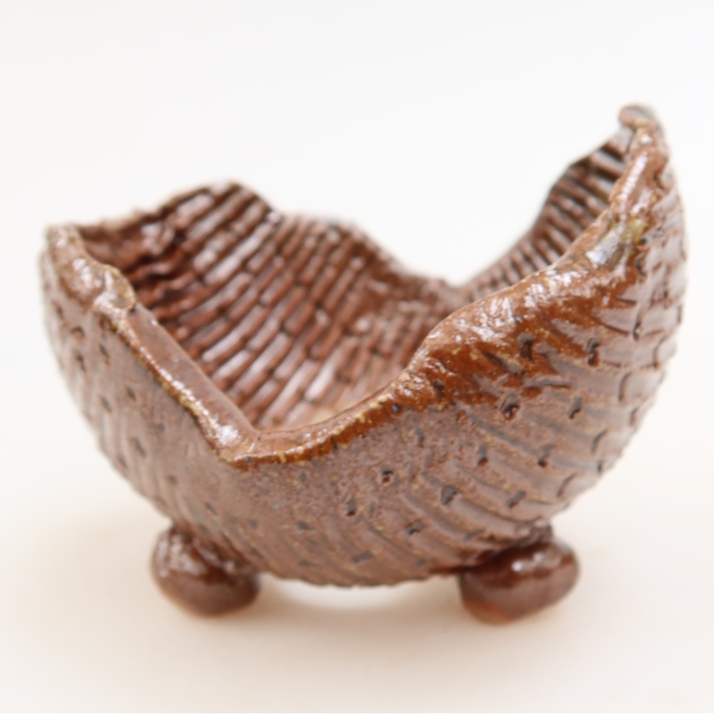 Keramische schaal  9 x 8,5 x 7 cm, kleur bruin