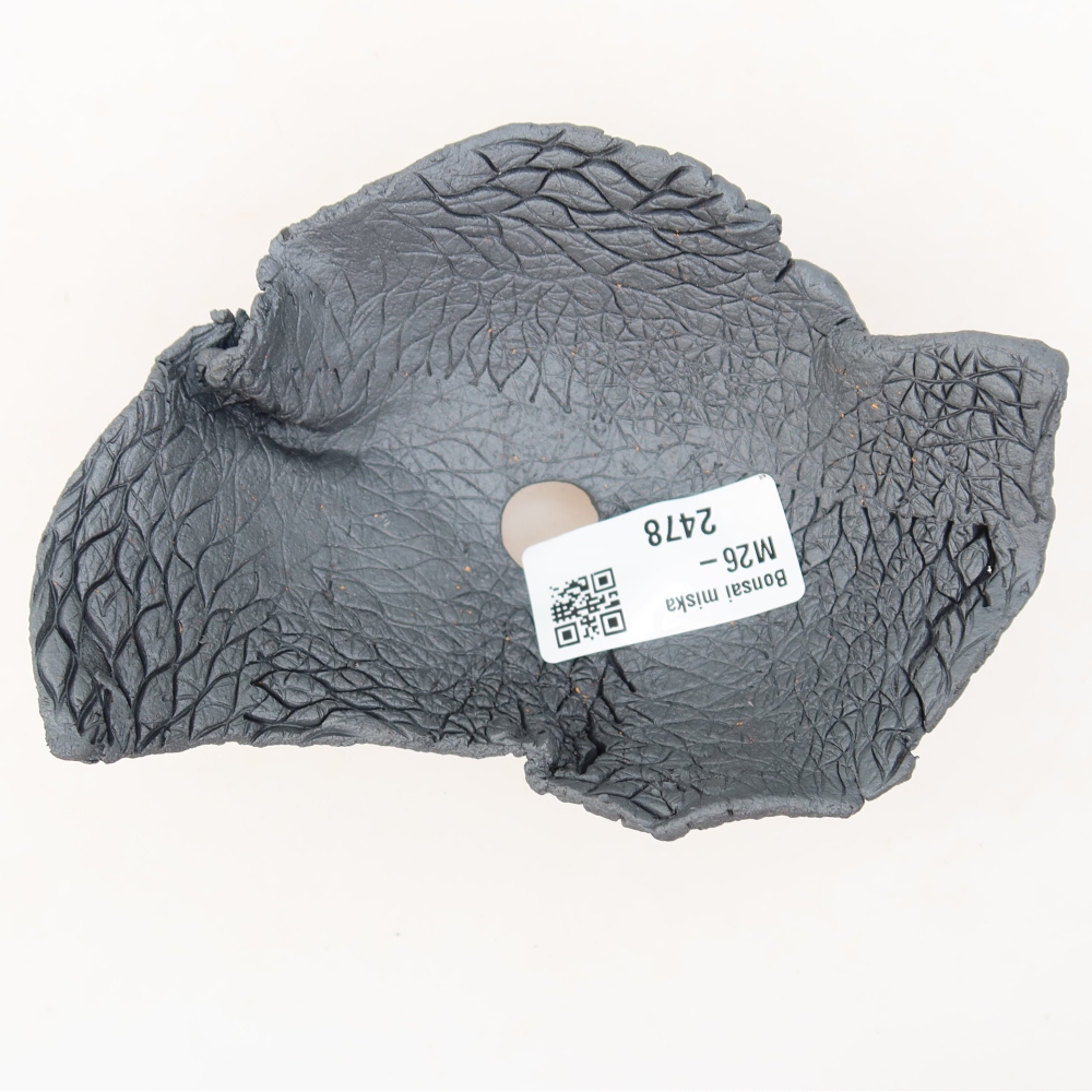 Keramische schaal  13,5 x 9,5 x 6 cm, metaalachtige kleur