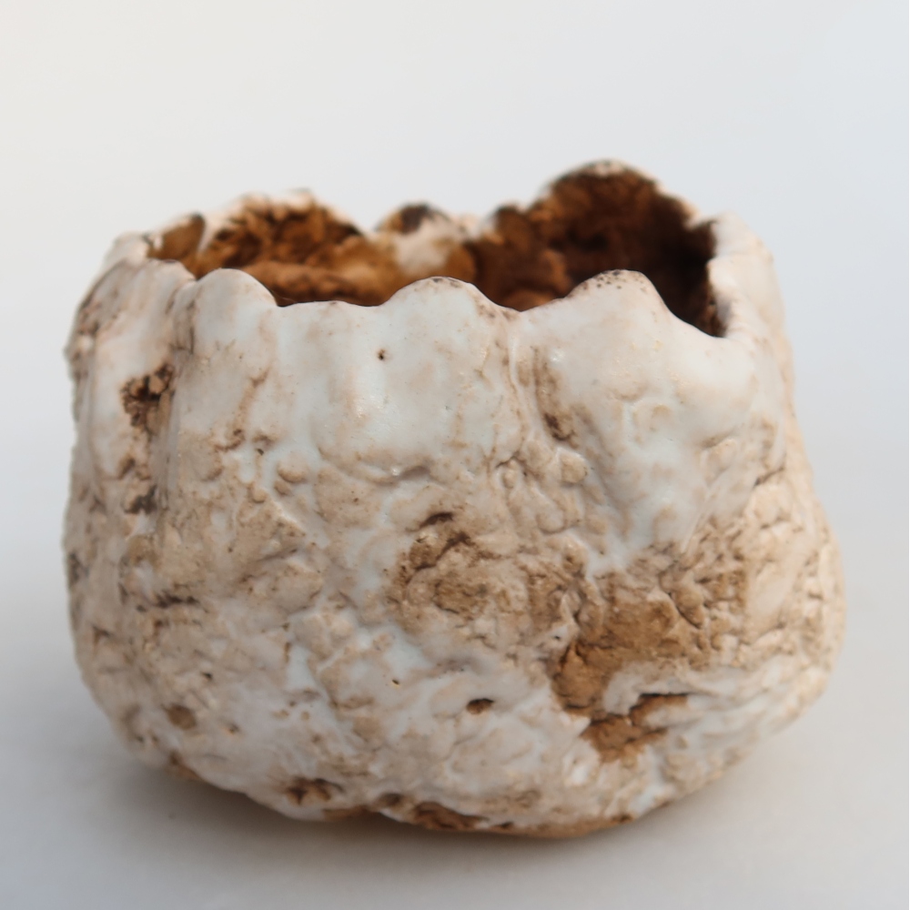 Keramische schaal  7 x 7 x 6 cm, kleur witbruin