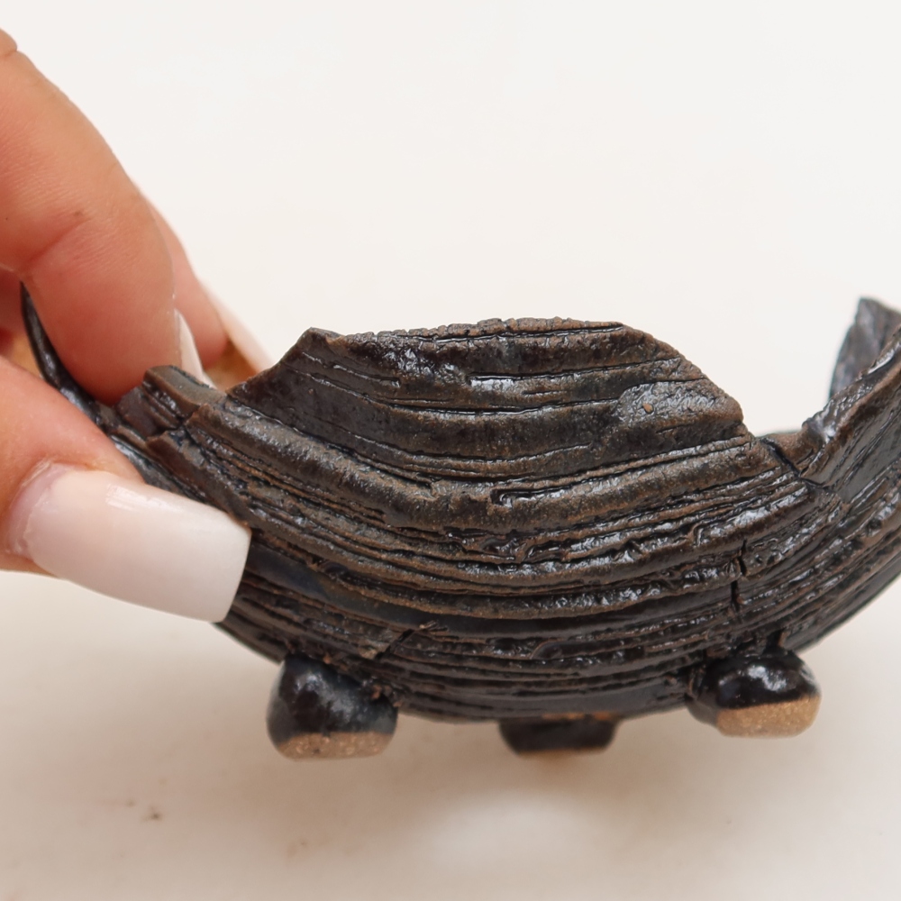 Keramische schaal  11 x 8,5 x 6,5 cm, kleur zwartgroen