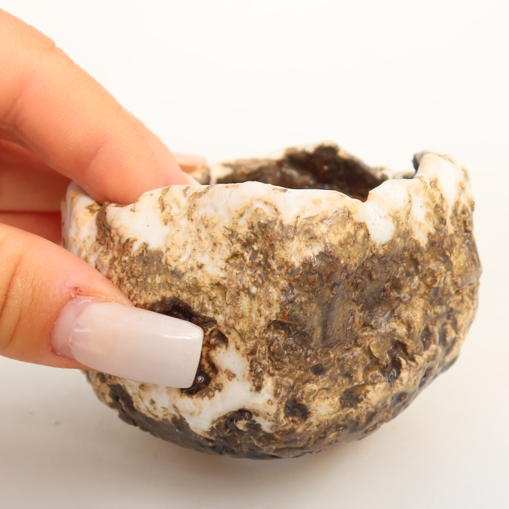 Keramische schaal  7,5 x 7 x 5 cm, kleur witbruin