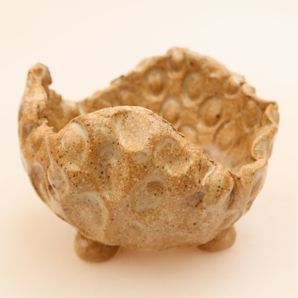 Keramische schaal 8,5 x 8,5 x 6 cm , kleur beige