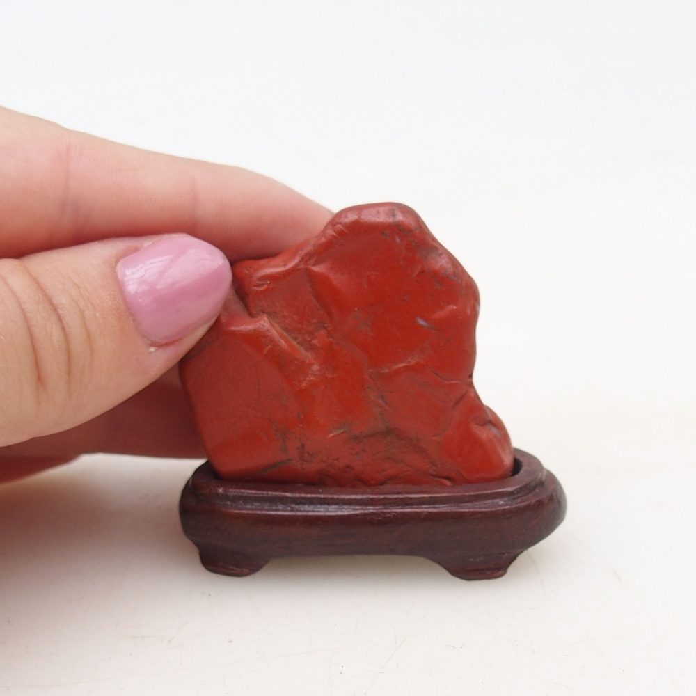 Suiseki - Steen met DAI (houten basis)