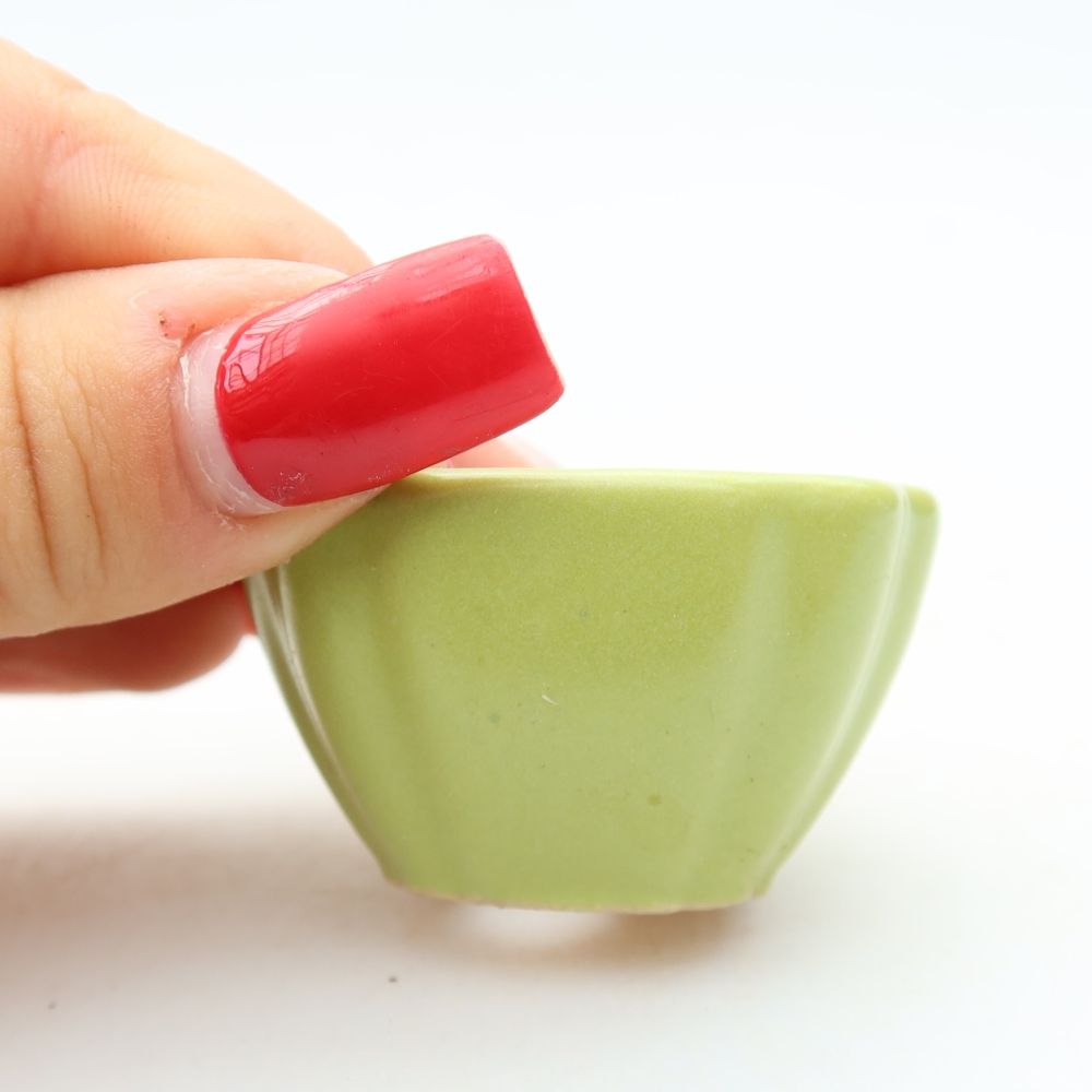 Bonsaischaaltje van keramiek 4,5 x 4,5 x 2,5 cm, groen