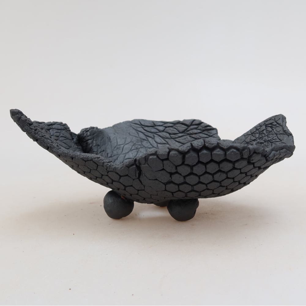 Keramische schaal  13,5 x 9,5 x 6 cm, metaalachtige kleur