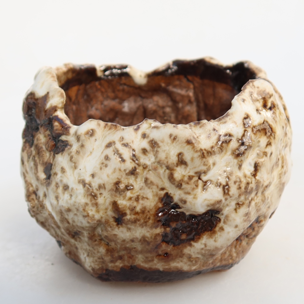 Keramische schaal  7,5 x 7 x 5,5 cm, kleur witbruin
