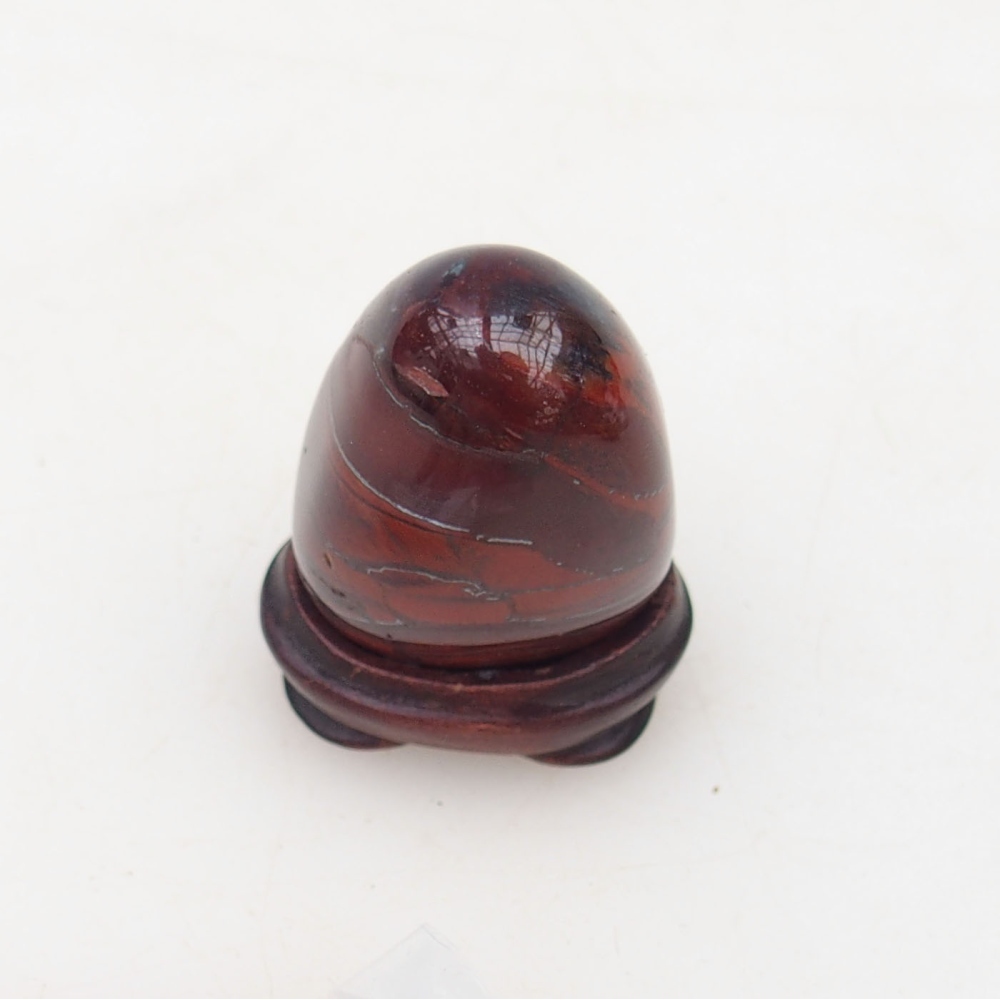 Suiseki - Steen met DAI (houten basis)