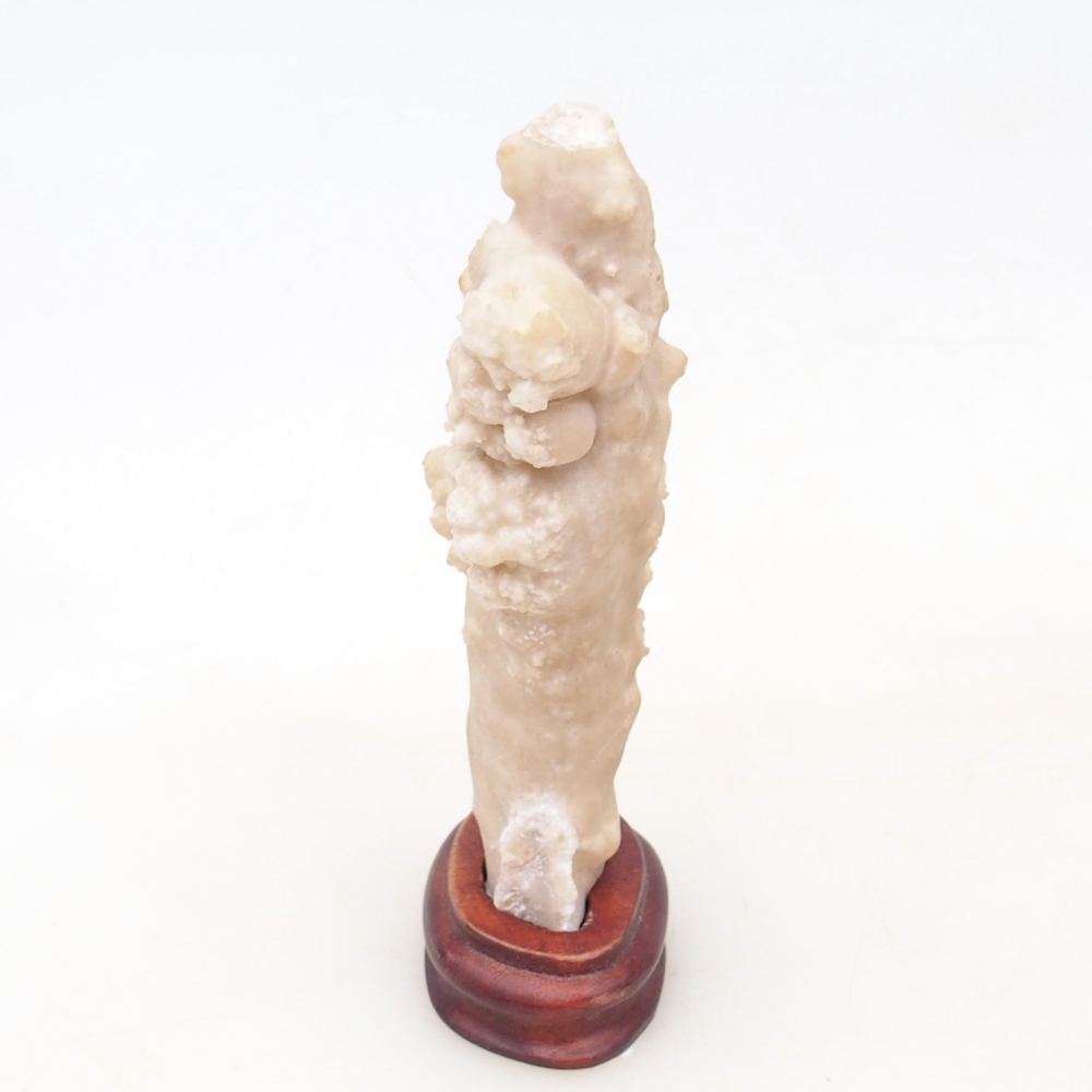 Suiseki - Steen met DAI (houten basis)