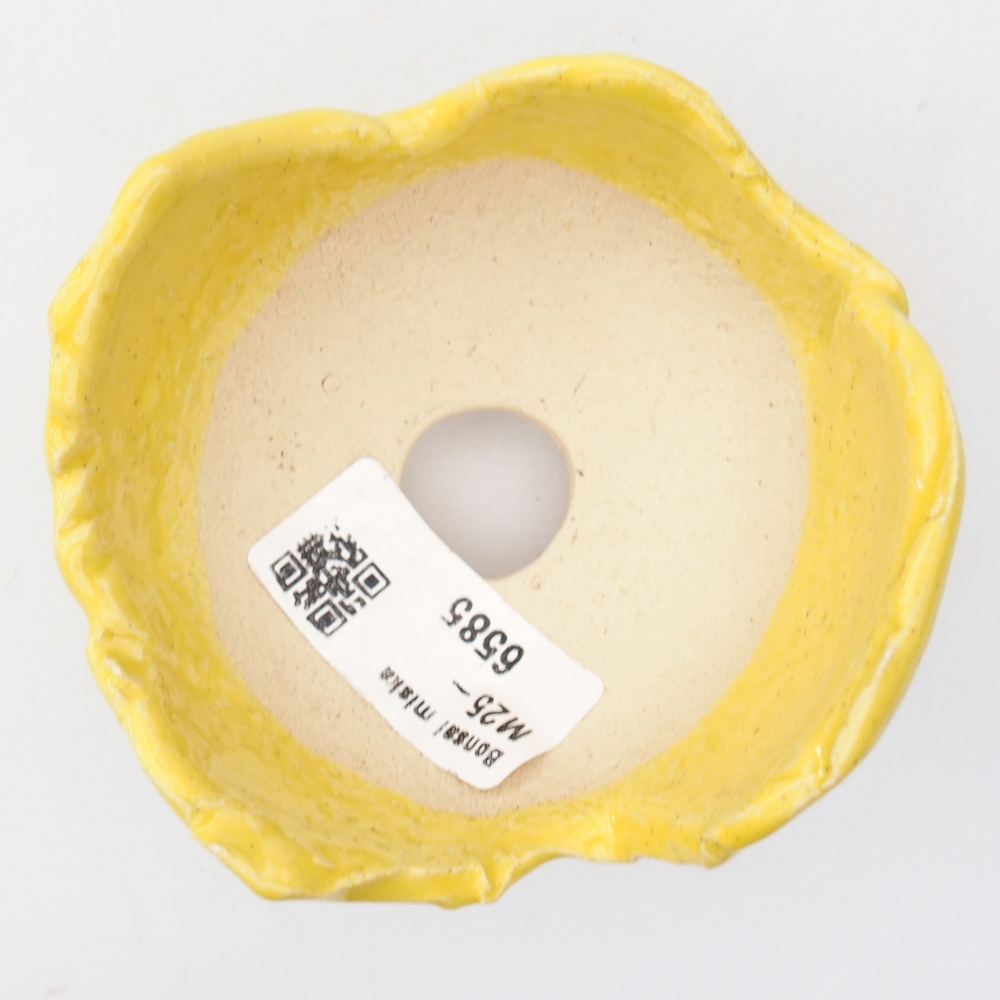 Schelp van keramiek 8,5 x 8,5 x 6 cm , geel