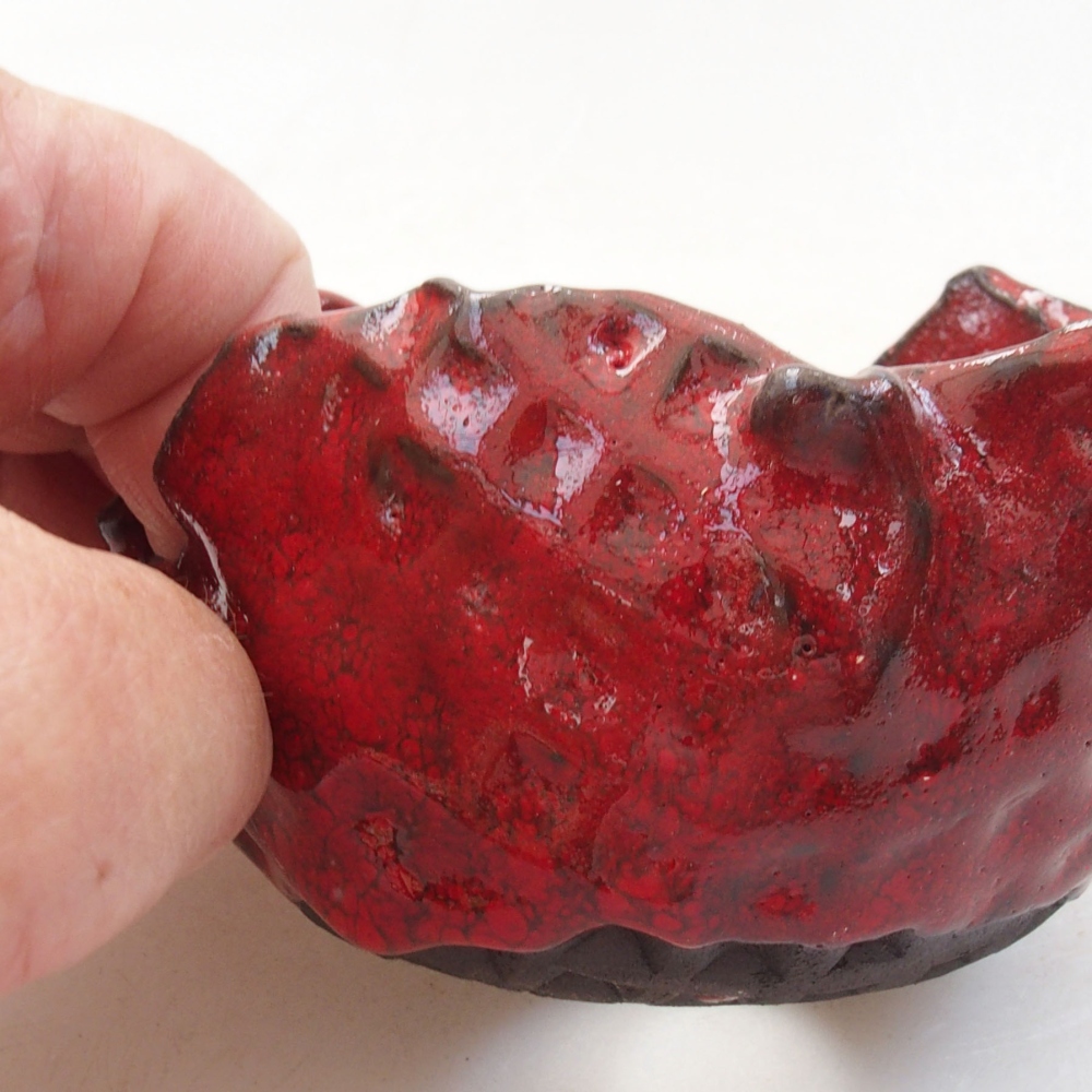 Keramische schaal 8 x 7 x 5,5 cm , kleur rood