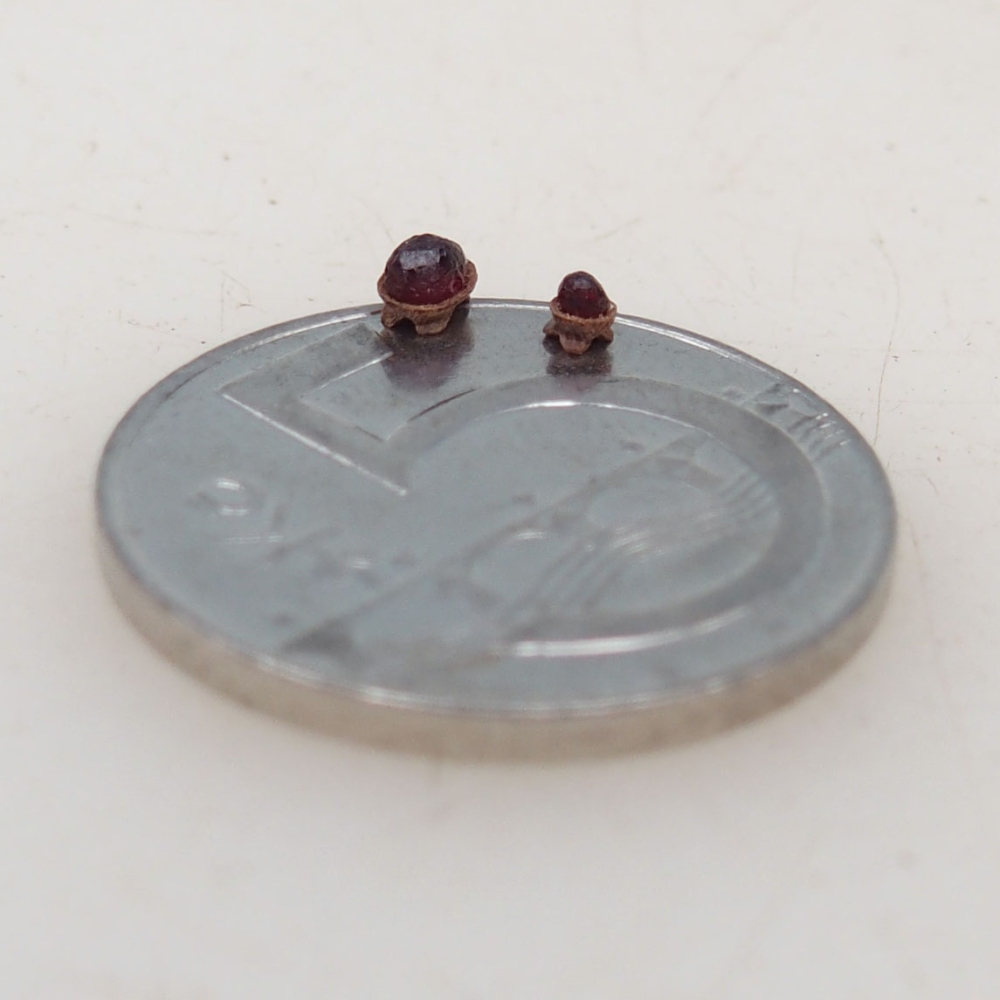 Suiseki - Steen met DAI (houten basis)