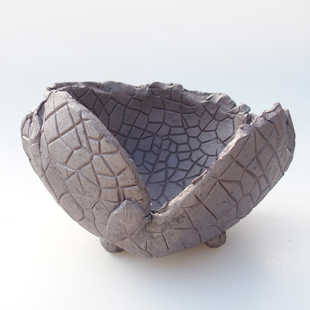 Keramische schaal 15 x 14,5 x 10 cm , metaalkleur