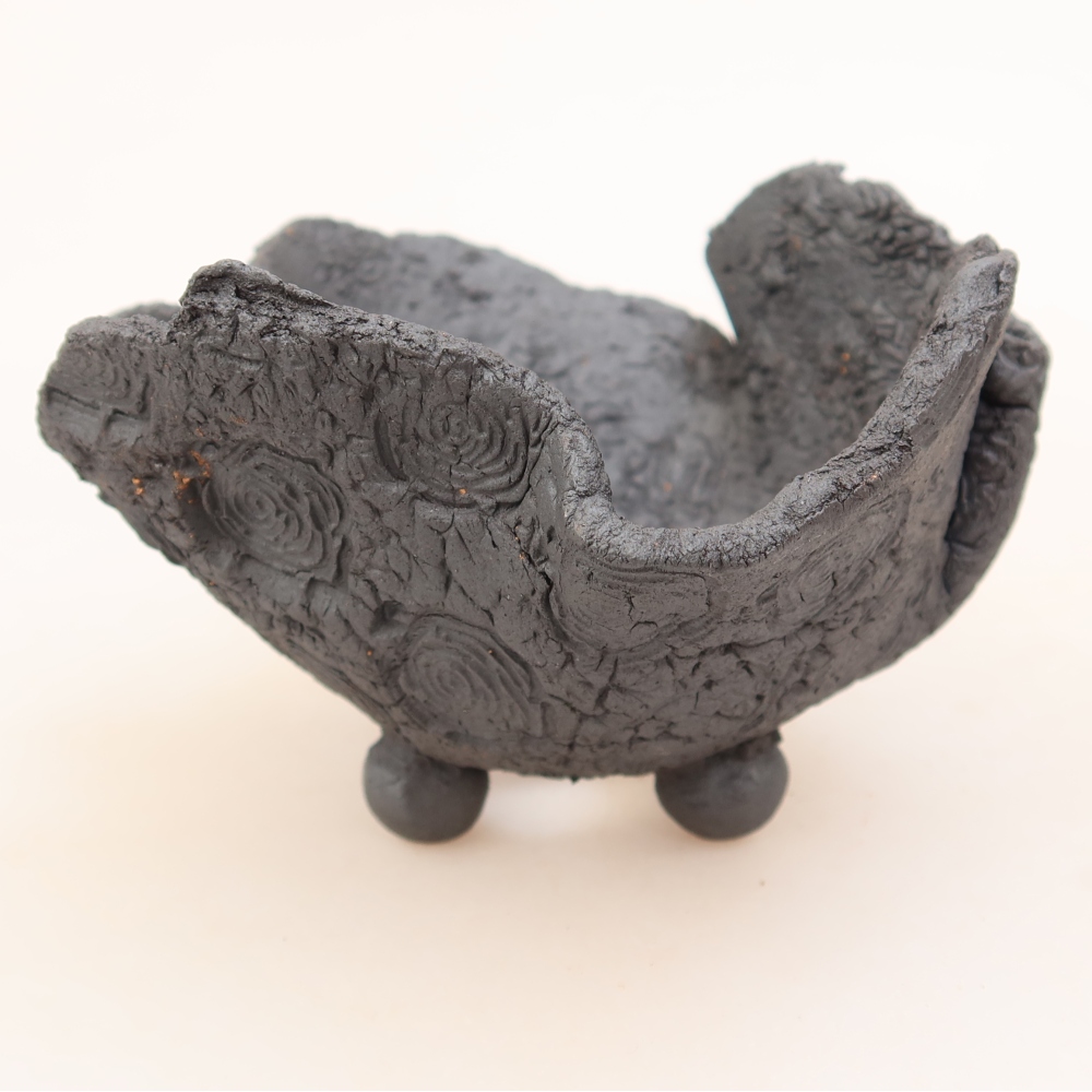 Keramische schaal  11,5 x 10,5 x 7 cm, metaalachtige kleur