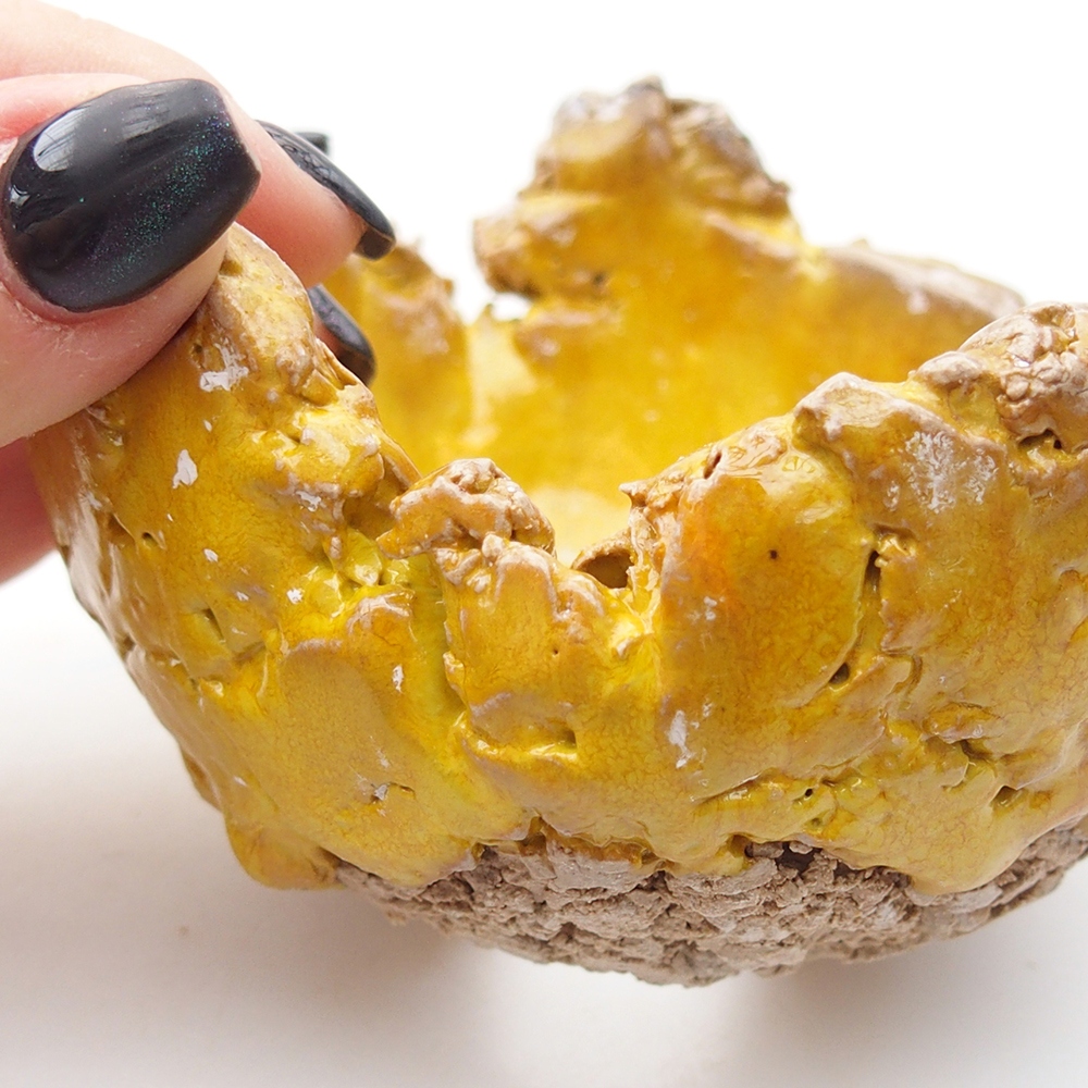 Schelp van keramiek 9,5 x 9,5 x 6,5 cm , geel