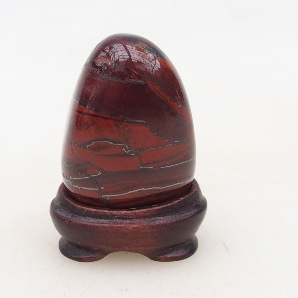 Suiseki - Steen met DAI (houten basis)