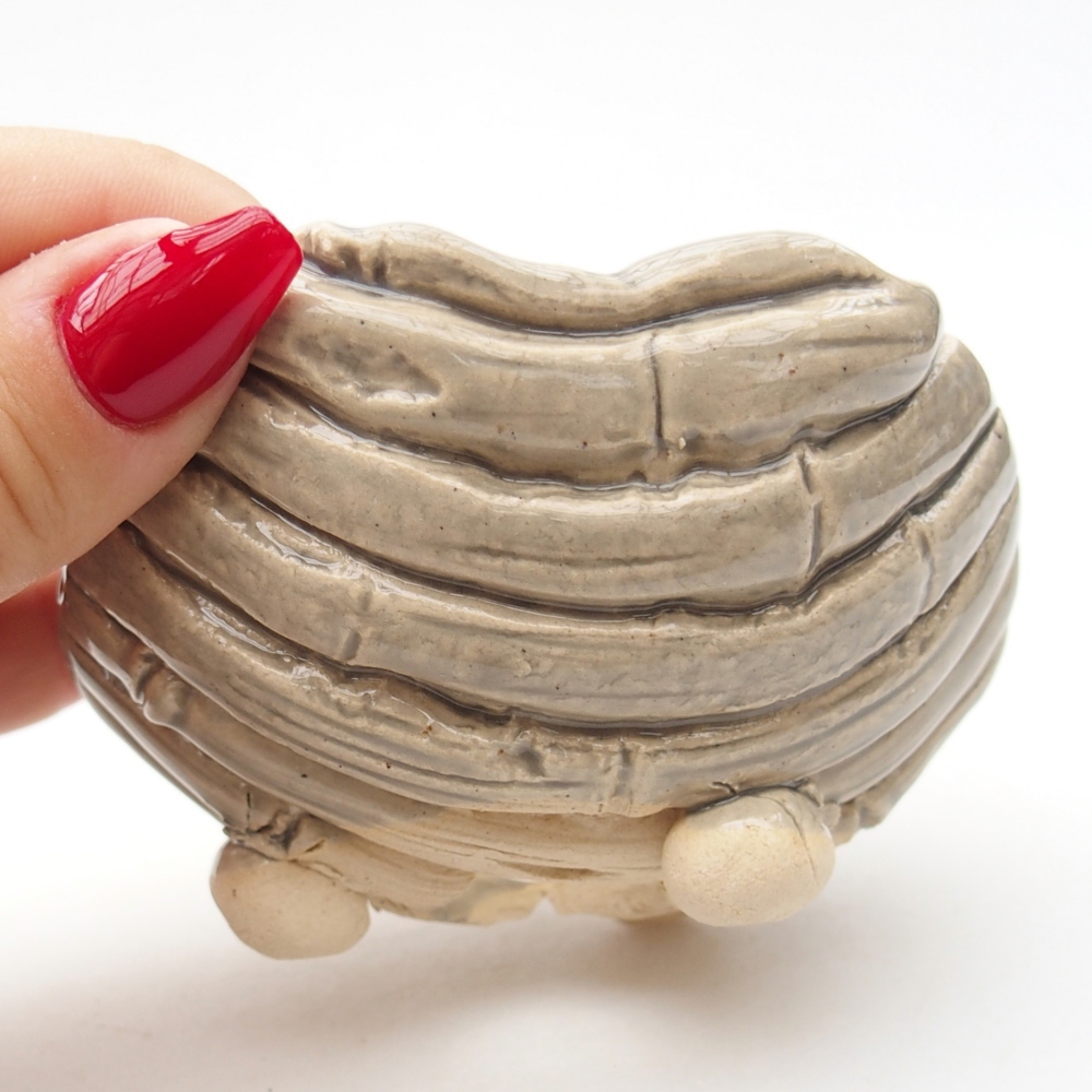 Keramische schaal 8,5 x 8,5 x 6 cm , kleur beige