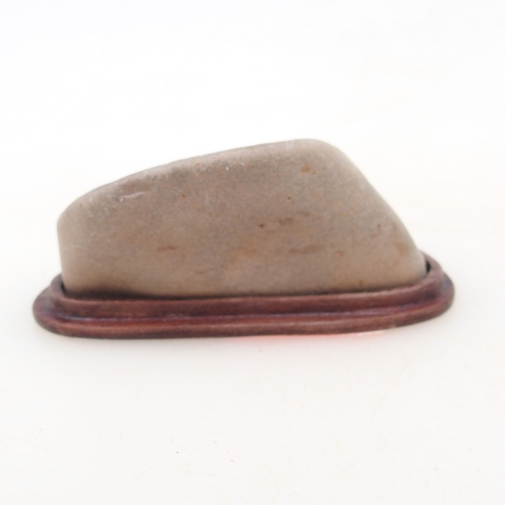 Suiseki - Steen met DAI (houten basis)