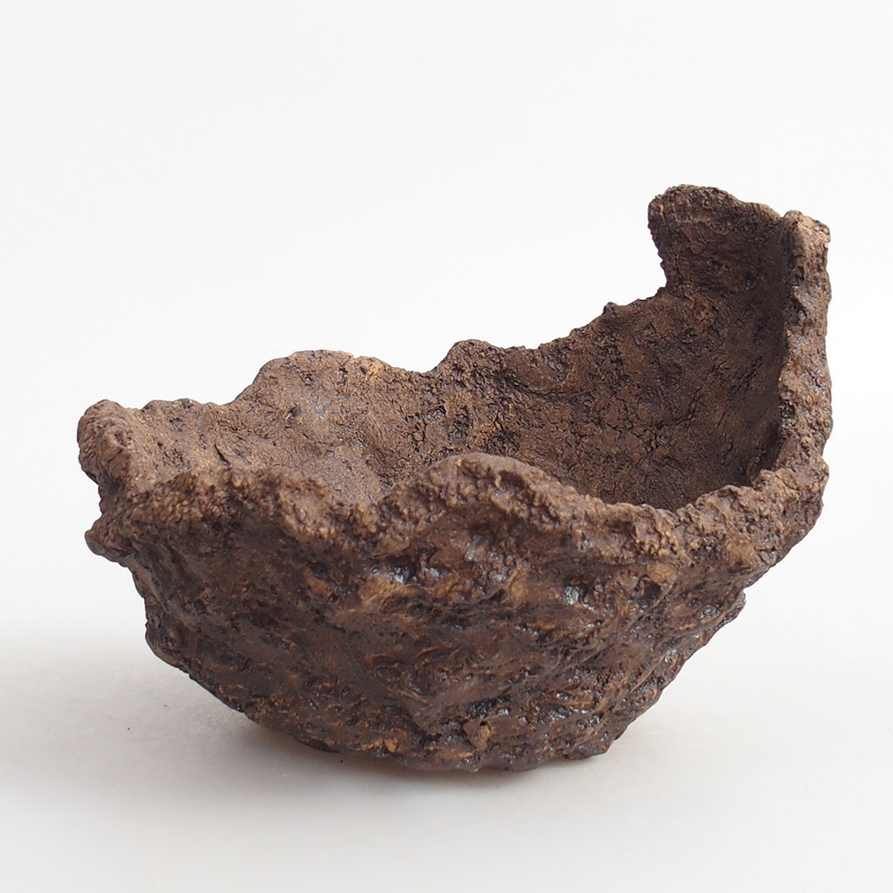 Keramische schaal 14 x 13 x 12 cm , kleur bruin