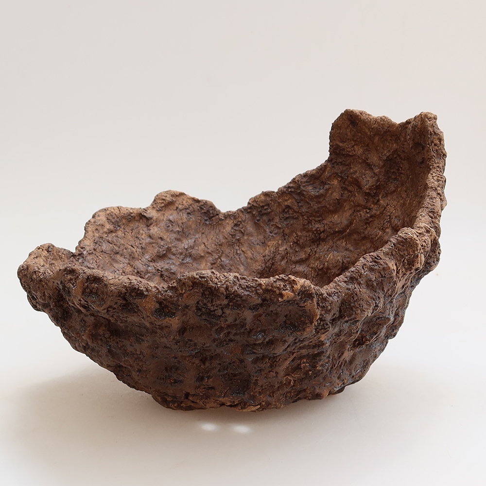 Keramische schaal 22 x 19 x 17 cm, kleur bruin