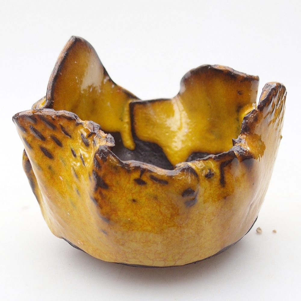 Schelp van keramiek 8,5 x 7,5 x 7 cm , kleur geel