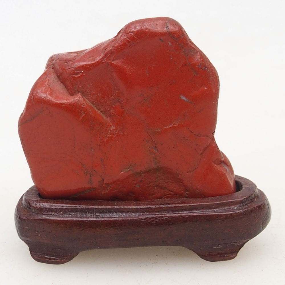 Suiseki - Steen met DAI (houten basis)