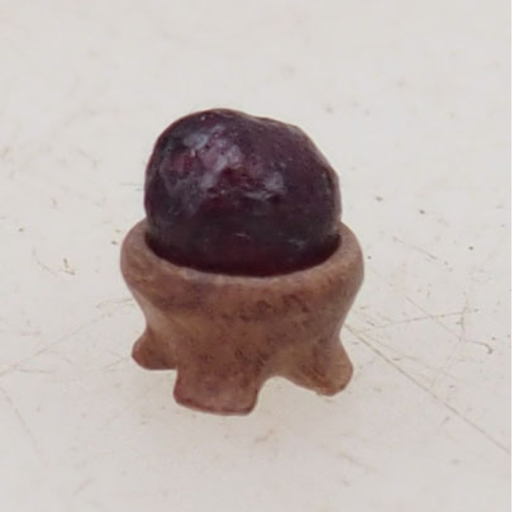 Suiseki - Steen met DAI (houten basis)