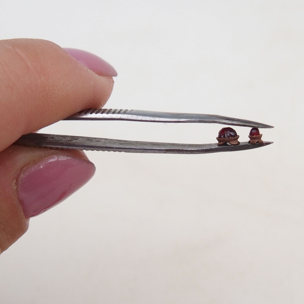 Suiseki - Steen met DAI (houten basis)