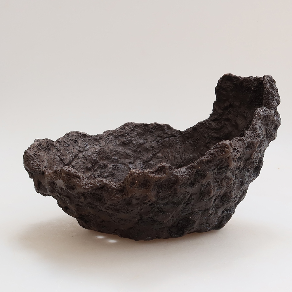 Keramische schaal 22 x 18 x 17 cm, kleur bruin