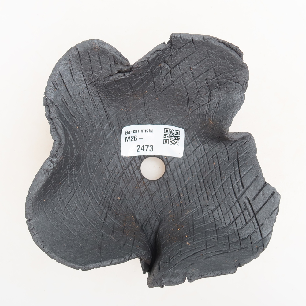Keramische schaal  15 x 14 x 8 cm, metaalachtige kleur