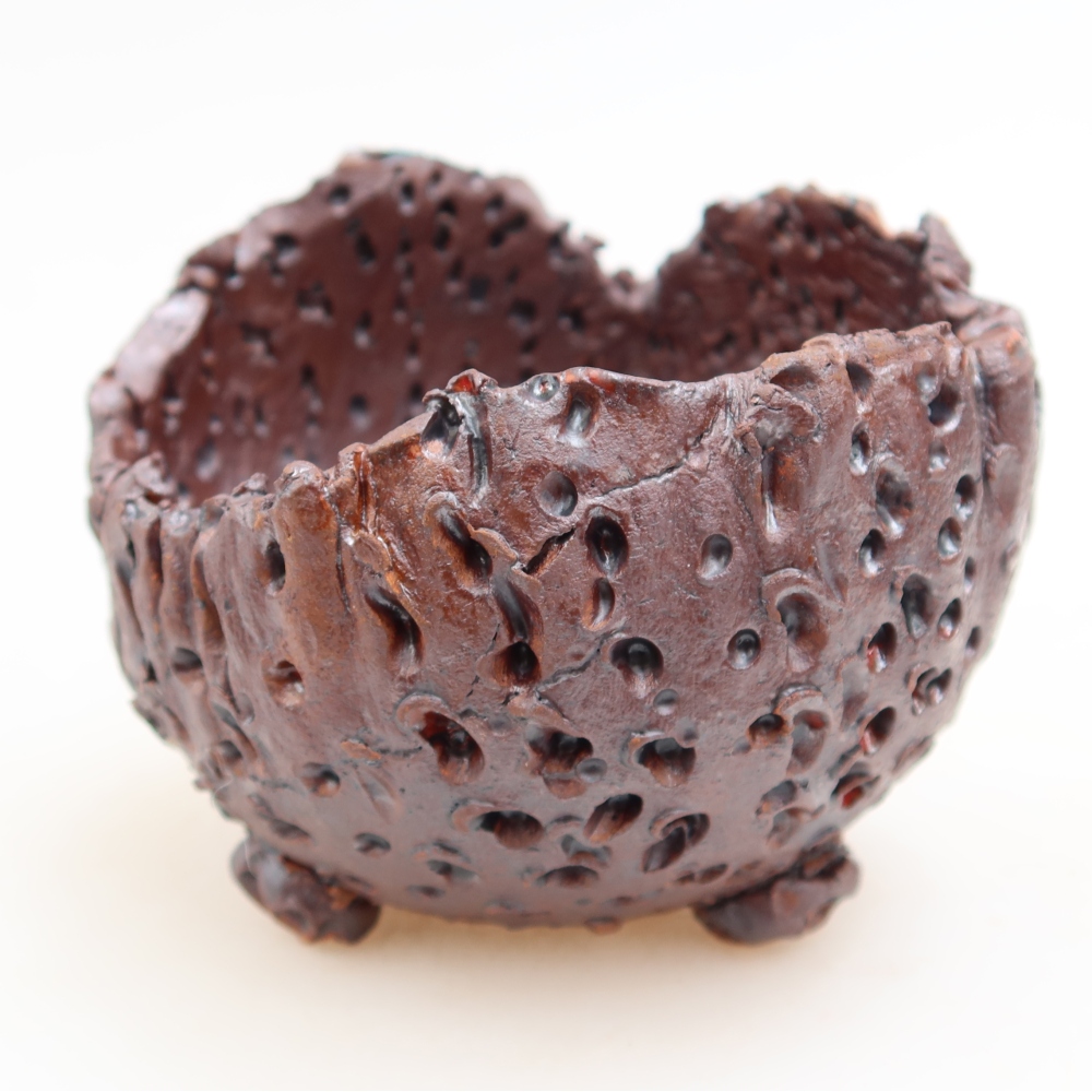 Keramische schaal  9,5 x 8,5 x 8 cm, metaalachtige kleur