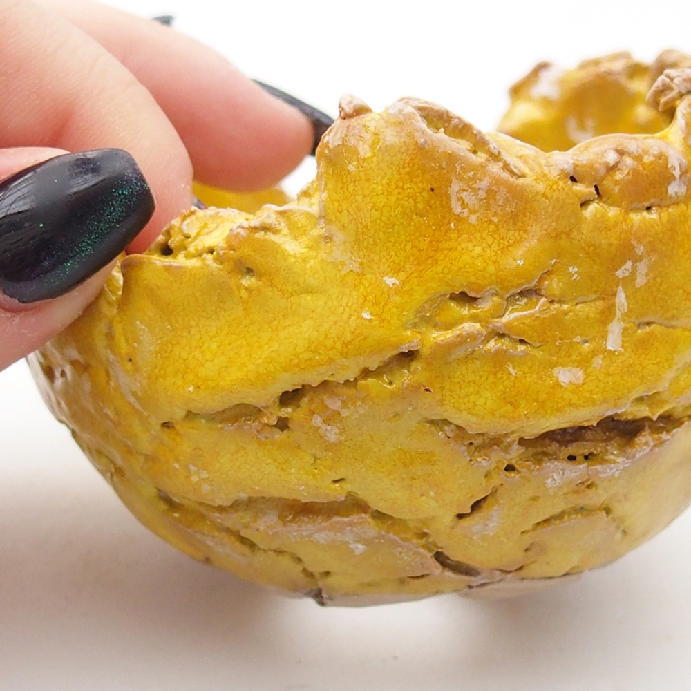 Schelp van keramiek 8,5 x 8,5 x 6 cm , geel