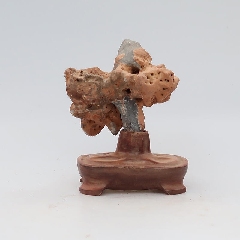 Suiseki - Steen met DAI (houten basis)