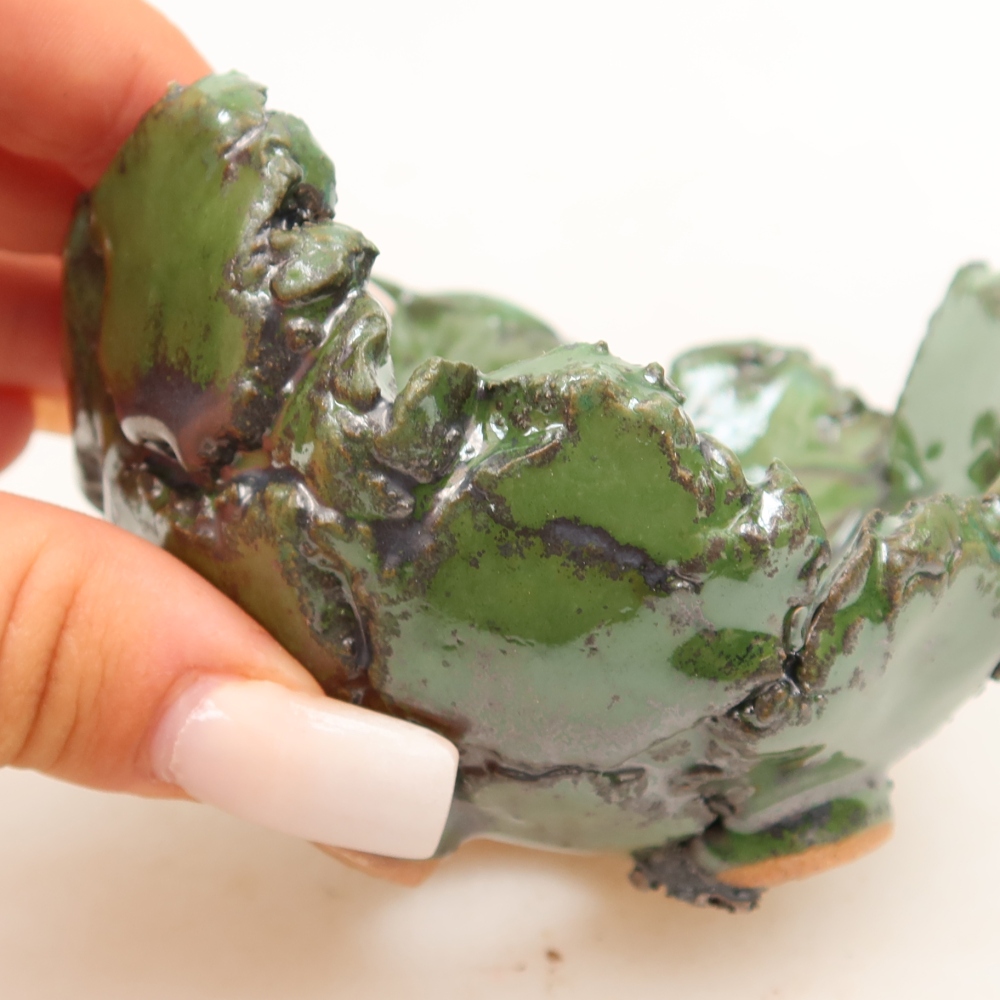 Keramische schaal  9 x 8,5 x 7 cm, kleur groen