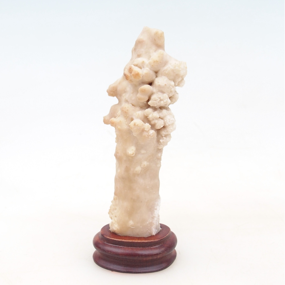 Suiseki - Steen met DAI (houten basis)